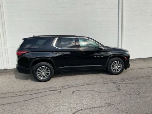 Used 2023 Chevrolet Traverse LT image 3