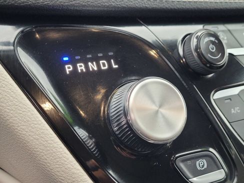Used 2024 Chrysler Pacifica Limited FWD image 21