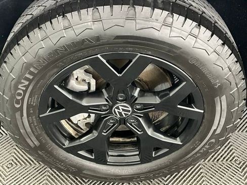 Used 2025 Volkswagen Atlas Peak Edition SE image 30