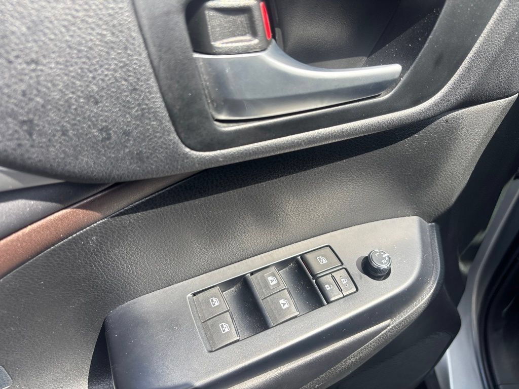 Used 2015 Toyota Highlander XLE FWD image 21