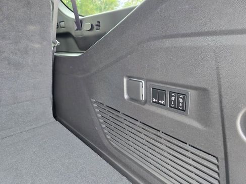 Used 2021 Chevrolet Suburban High Country image 12