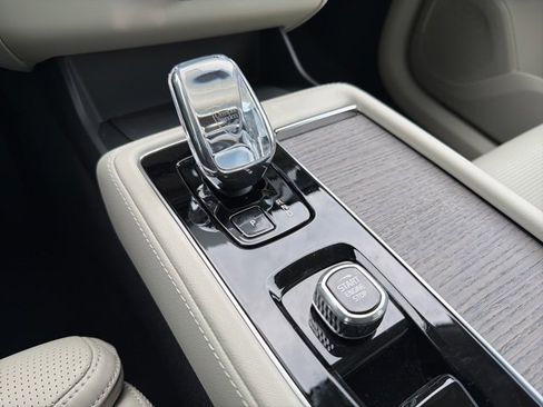 New 2026 Volvo XC90 T8 Ultra image 17