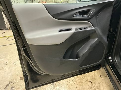 Used 2021 Chevrolet Equinox LS image 14