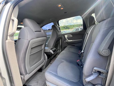 Used 2011 Chevrolet Traverse LS FWD image 11