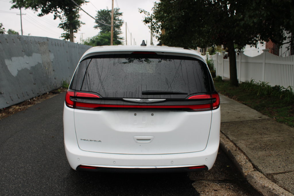 Used 2025 Chrysler Pacifica Select FWD image 7