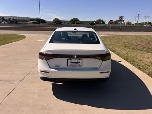 Certified 2025 Honda Accord SE image 6
