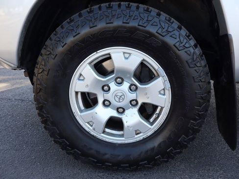 Used 2012 Toyota Tacoma 4x4 Access Cab V6 w/ TRD Off-Road Pkg image 41