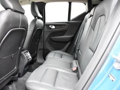 Certified 2025 Volvo XC40 B5 Core AWD/4WD image 14