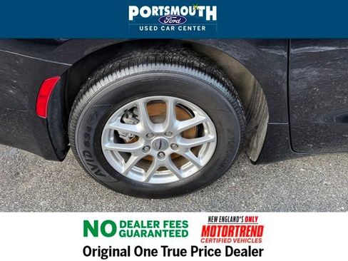 Used 2024 Chrysler Pacifica Touring-L image 30