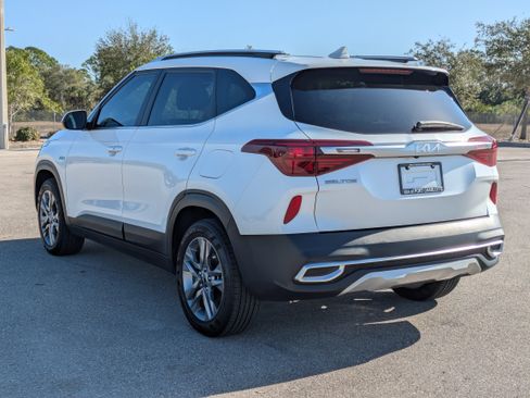 Certified 2023 Kia Seltos S w/ Navigation Package image 7