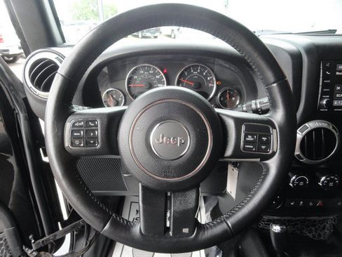 Used 2017 Jeep Wrangler Unlimited Rubicon w/ Dual Top Group AWD/4WD image 10