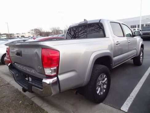 Used 2016 Toyota Tacoma SR5 w/ SR5 Appearance Package (SN) image 4