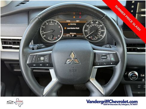 Used 2025 Mitsubishi Outlander SE FWD image 12