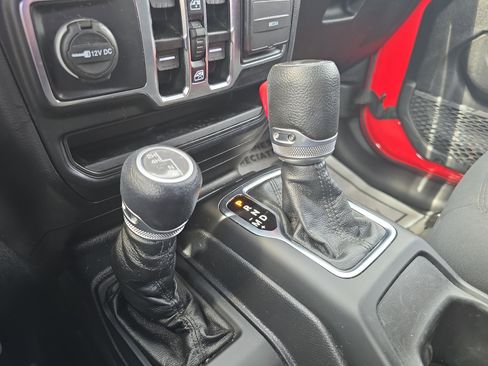 Used 2022 Jeep Wrangler Unlimited Sport image 26