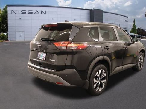 Used 2023 Nissan Rogue SV image 4