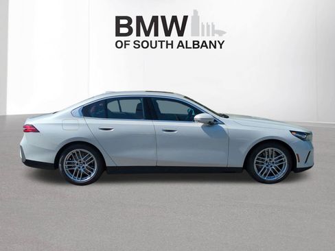 Used 2024 BMW 530i xDrive w/ Premium Package AWD/4WD image 2