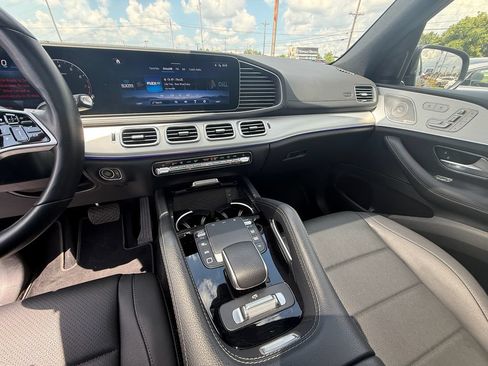 Used 2025 Mercedes-Benz GLS 450 4MATIC image 15