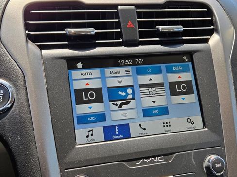 Used 2019 Ford Fusion SE AWD/4WD image 30