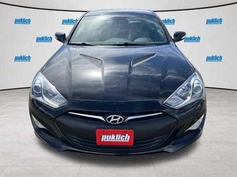 Used 2016 Hyundai Genesis 3.8 RWD image 2