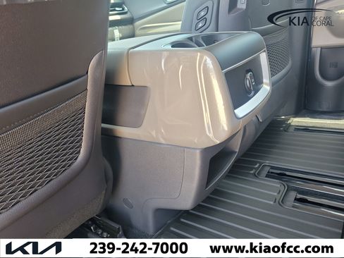 New 2026 Kia Carnival EX FWD image 15