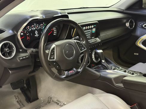 Used 2016 Chevrolet Camaro SS RWD image 18