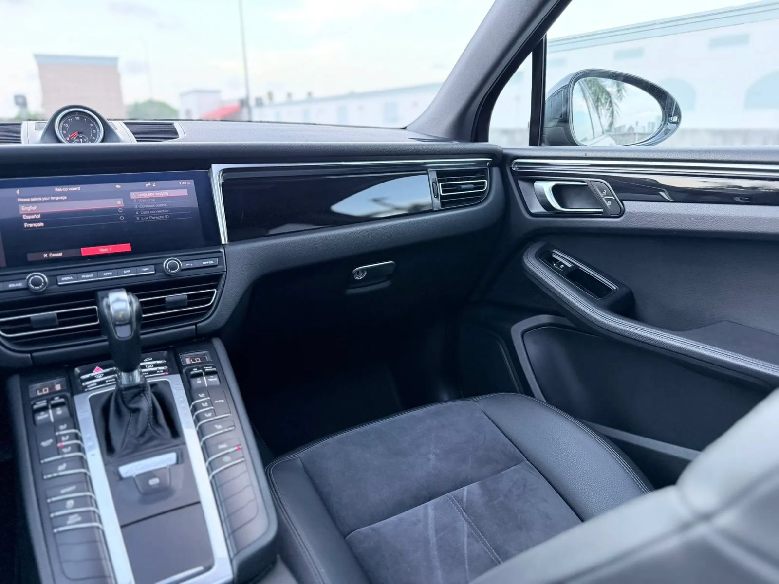 Used 2020 Porsche Macan AWD/4WD image 38