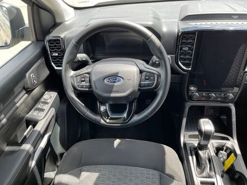 Used 2025 Ford Ranger XLT w/ Chrome Accent Package RWD image 13