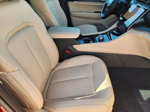 New 2025 Jeep Grand Cherokee L Limited image 9