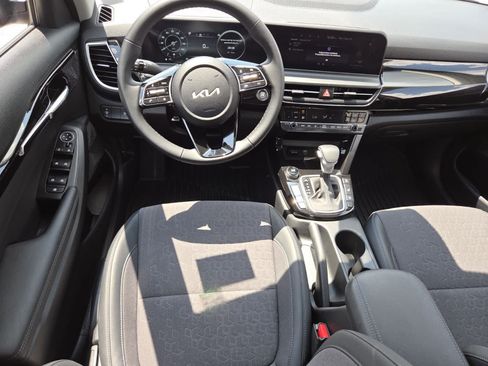 Used 2024 Kia Seltos S AWD/4WD image 6