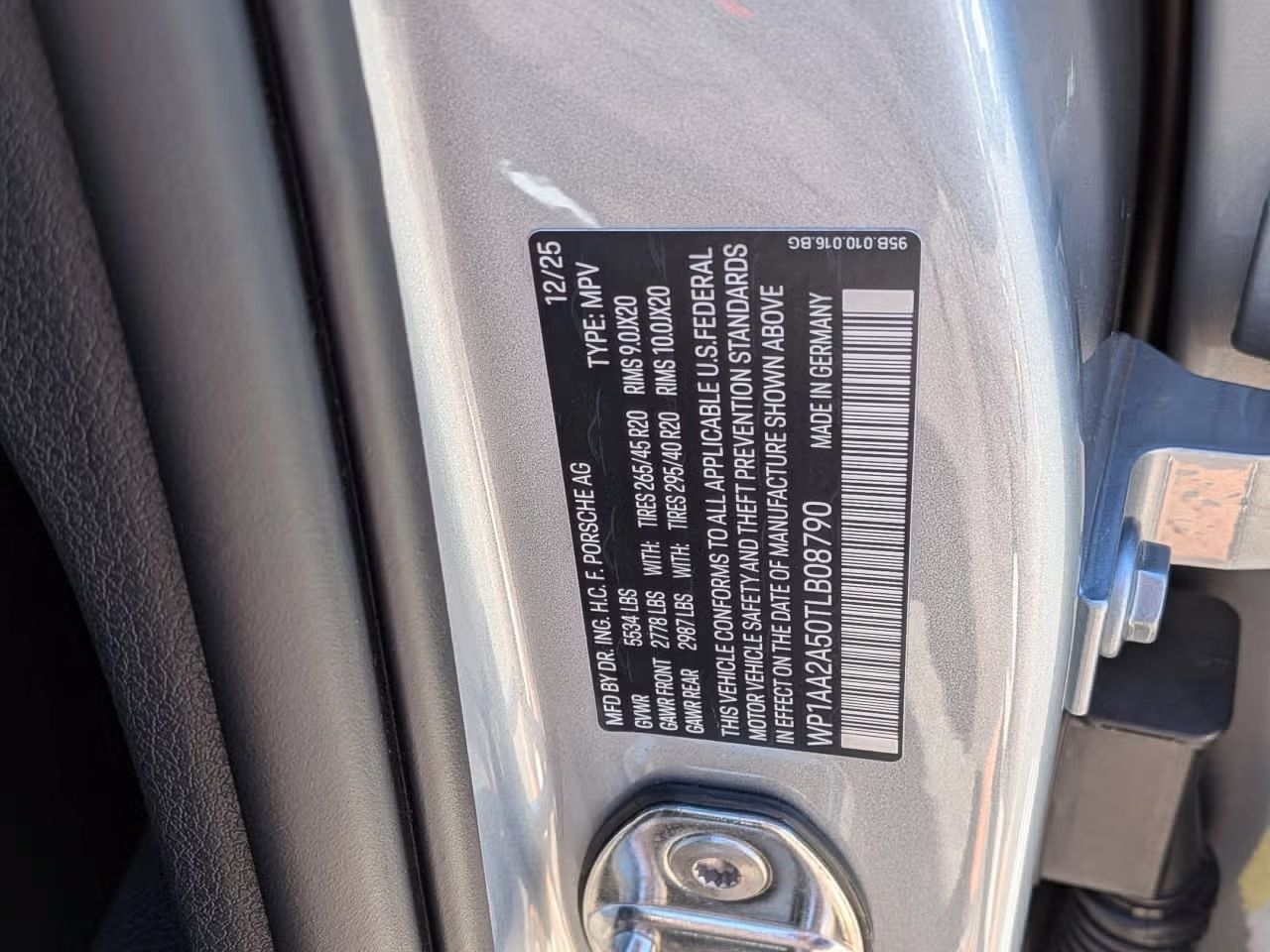 Certified 2026 Porsche Macan AWD/4WD image 27