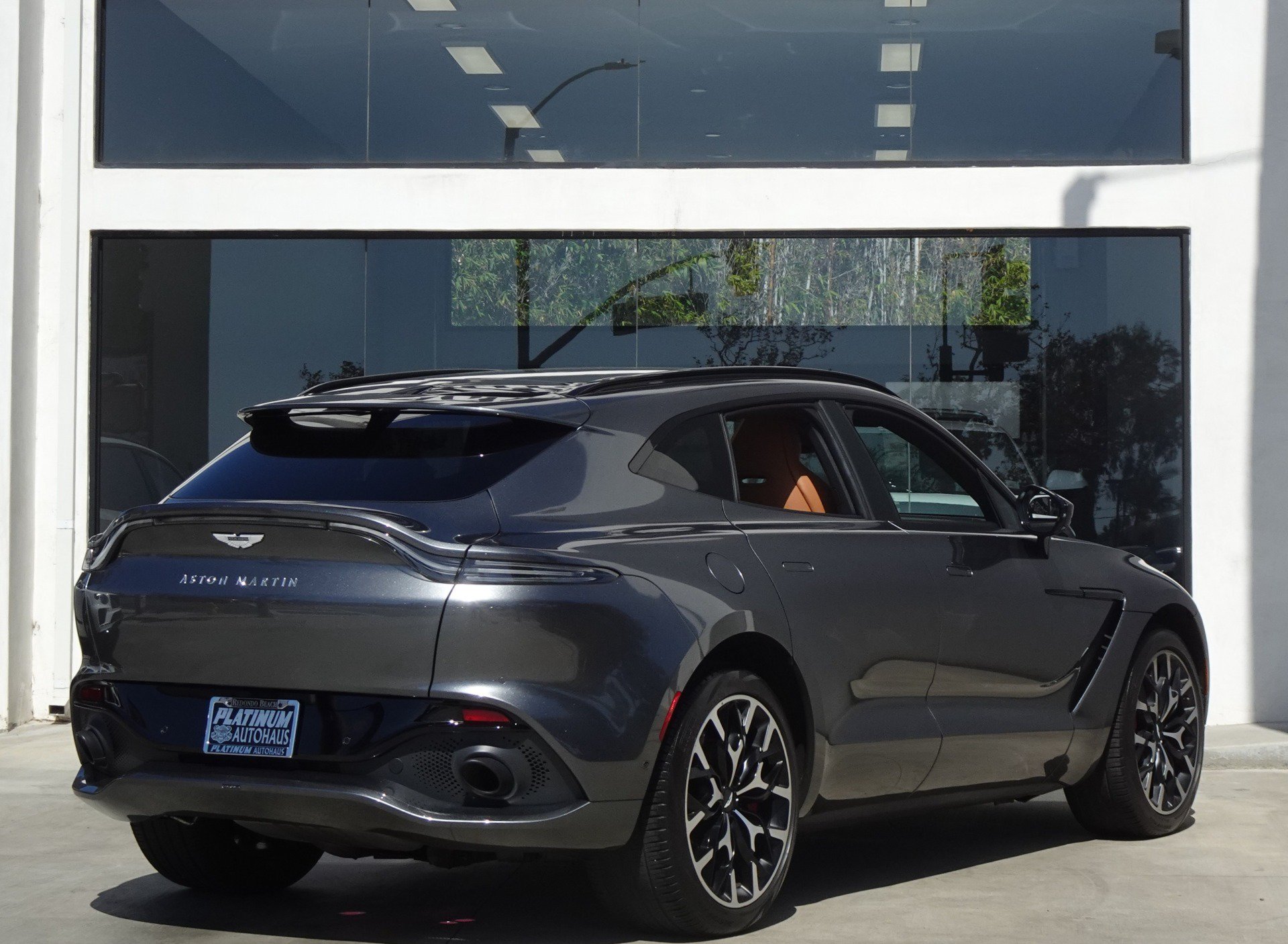 Used 2022 Aston Martin DBX AWD/4WD image 7
