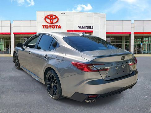 Used 2025 Toyota Camry SE image 4