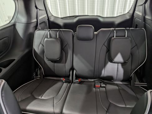 New 2026 Chrysler Pacifica Limited w/ Trailer Tow Group image 14