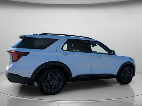 New 2026 Ford Explorer ST-Line w/ ST-Line Street Pack image 31