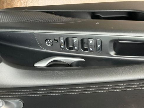 Used 2024 Hyundai Elantra Limited image 17