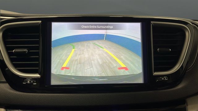 Used 2024 Chrysler Pacifica Touring-L FWD image 13