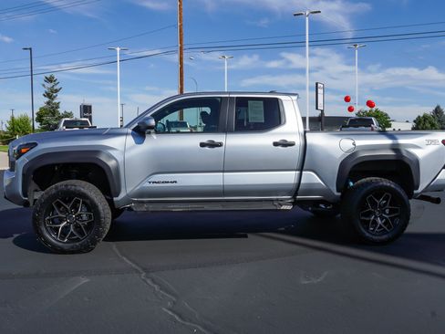 Certified 2025 Toyota Tacoma TRD Off-Road w/ TRD Off Road Upgrade Package AWD/4WD image 5