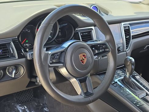 Used 2018 Porsche Macan AWD/4WD image 19