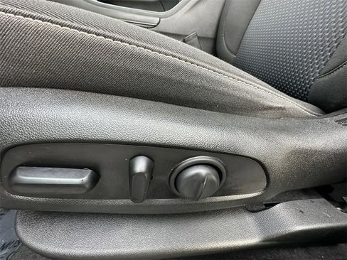 Used 2020 GMC Acadia SLE w/ Driver Convenience Package image 10