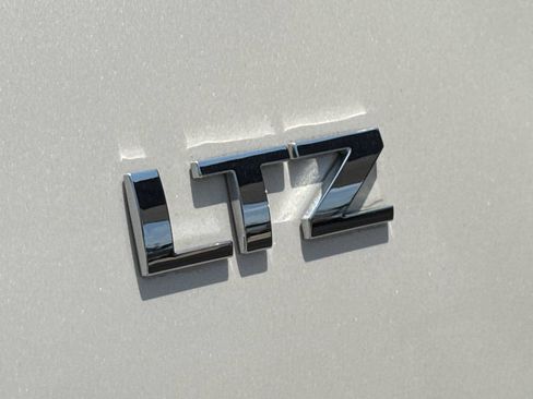 Used 2013 Chevrolet Suburban LTZ RWD image 11