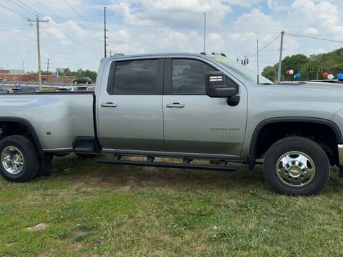 Used 2025 Chevrolet Silverado 3500 LT AWD/4WD image 8