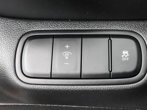 Certified 2023 Hyundai Venue SE image 16