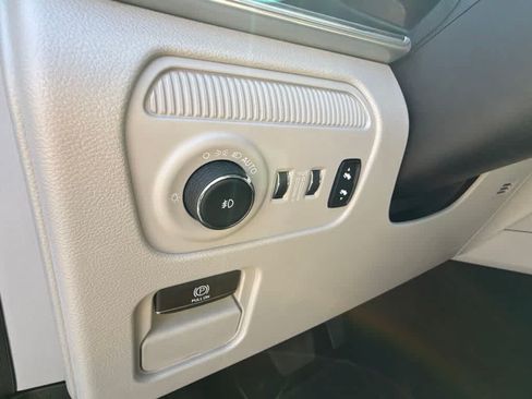 Used 2024 Jeep Wagoneer Series III w/ Flexible Seating Group AWD/4WD image 18