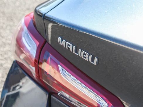 Used 2020 Chevrolet Malibu LT w/ Leather Package image 9