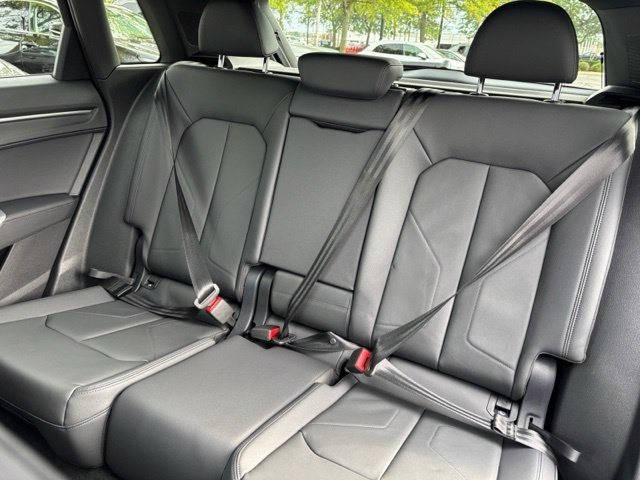 Used 2024 Audi Q3 2.0T Premium w/ Convenience Package AWD/4WD image 24