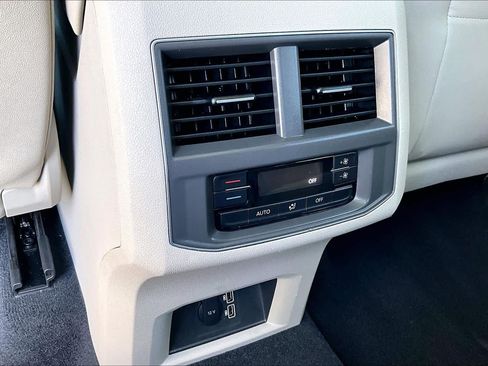 Used 2019 Volkswagen Atlas SE FWD image 32