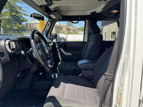 Used 2012 Jeep Wrangler Unlimited Sahara w/ Dual Top Group AWD/4WD image 19