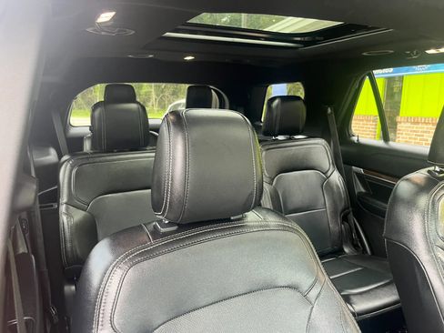 Used 2018 Ford Explorer Limited w/ Equipment Group 301A AWD/4WD image 38