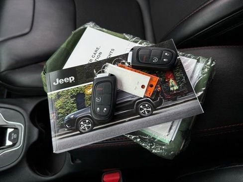 Used 2020 Jeep Cherokee Trailhawk w/ Cold Weather Group AWD/4WD image 4