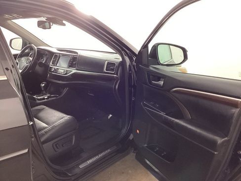 Used 2016 Toyota Highlander Limited Platinum AWD/4WD image 19